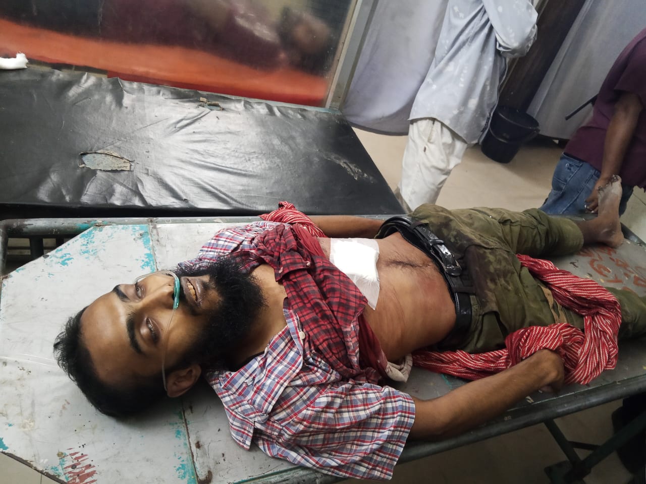 পাবনায় পরকীয়ার জেরে যুবককে কুপিয়ে হত্যা, আটক ১